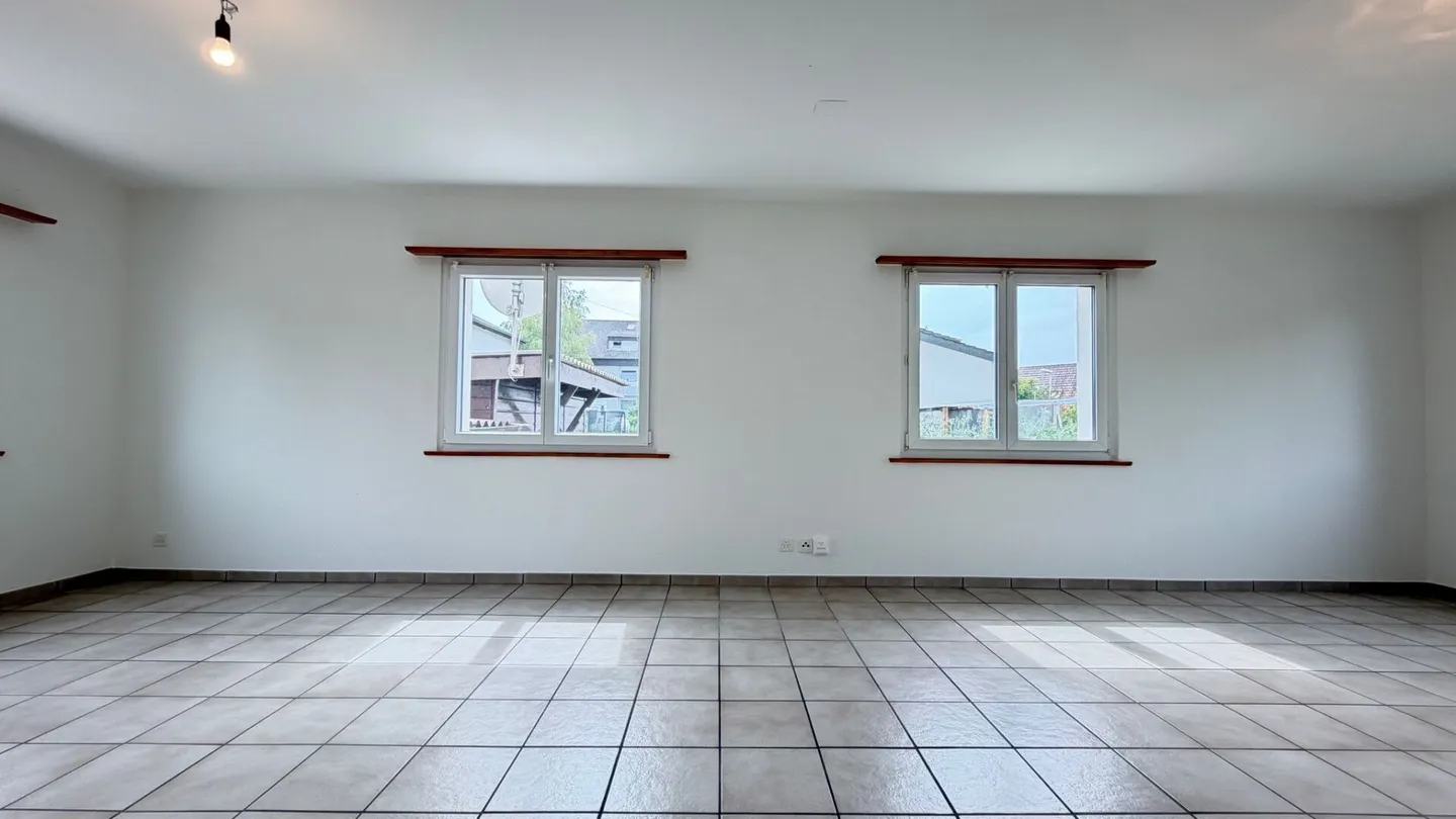 Detached 6.5-Room Single-Family House with Double Garage, Large Garden, and Lots of Potential - Photo 9 of 24