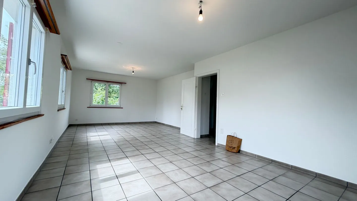 Detached 6.5-Room Single-Family House with Double Garage, Large Garden, and Lots of Potential - Photo 10 of 24
