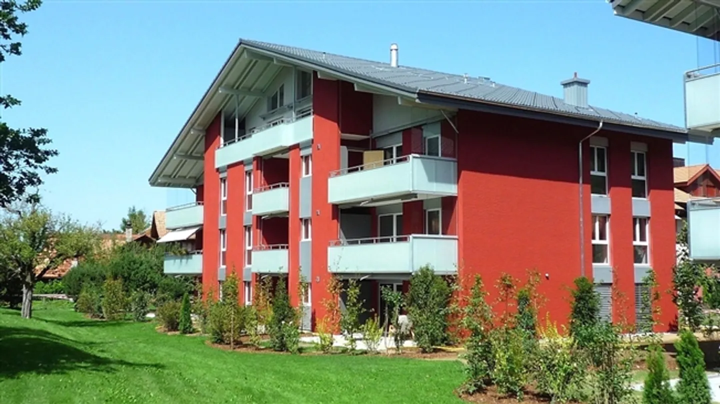 Appartement moderne 3.5 pièces au rez-de-chaussée de 72 m² avec espace jardin - Photo 1 sur 10