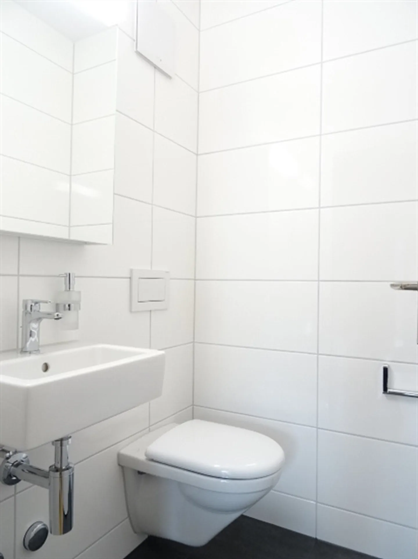 Appartement moderne 3.5 pièces au rez-de-chaussée de 72 m² avec espace jardin - Photo 4 sur 10