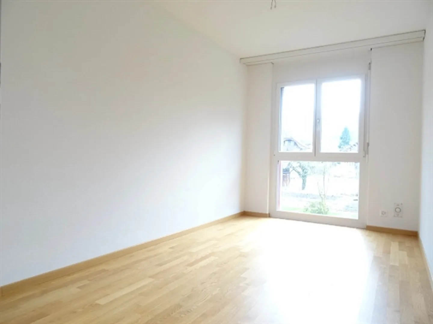 Appartement moderne 3.5 pièces au rez-de-chaussée de 72 m² avec espace jardin - Photo 8 sur 10