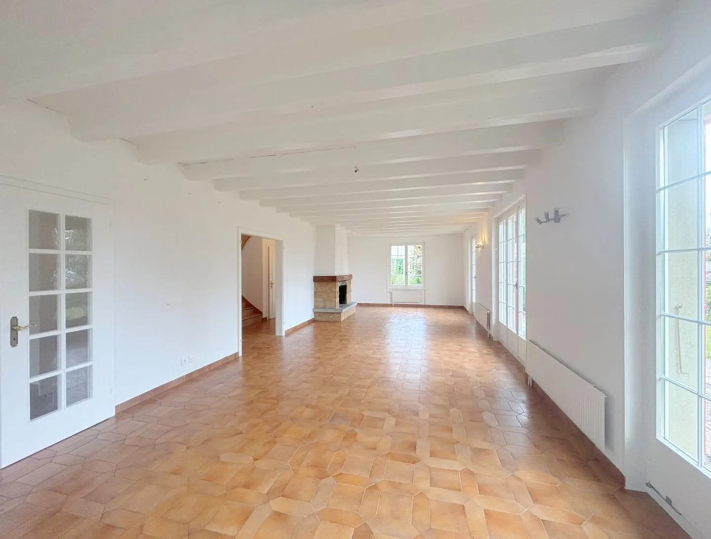 Charmanter renovierter Bungalow mit 5,5 Zimmern in absoluter Ruhe mit schöner Aussicht - Photo 2 sur 9