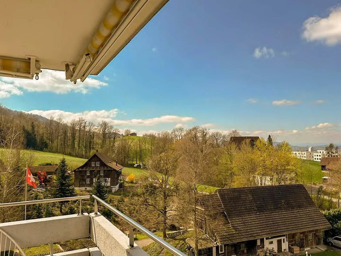 Central 4.5-room penthouse apartment with breathtaking views of the lake - Photo 2 of 10
