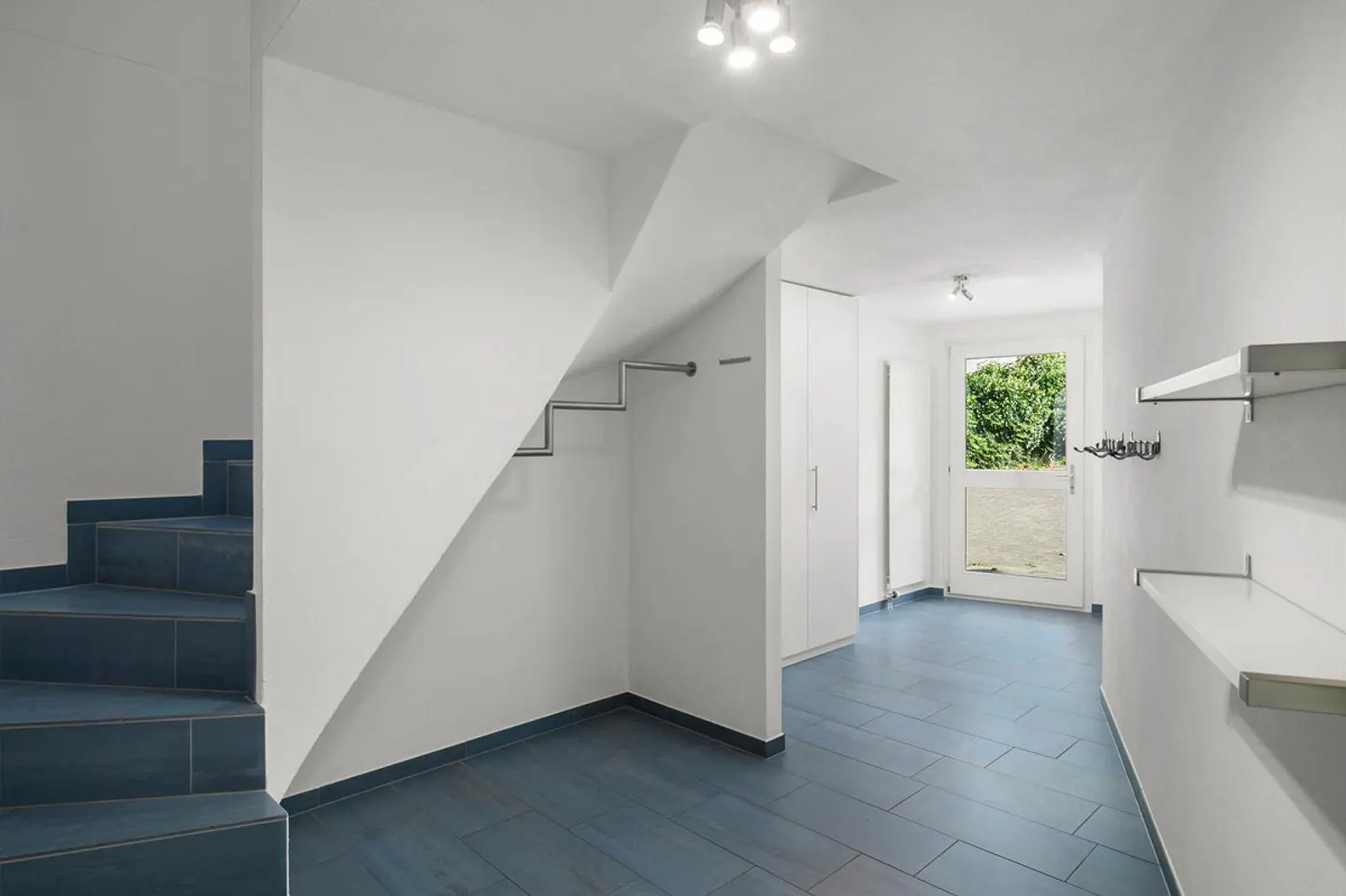 Move in, arrive and feel at home! - Photo 3 of 13