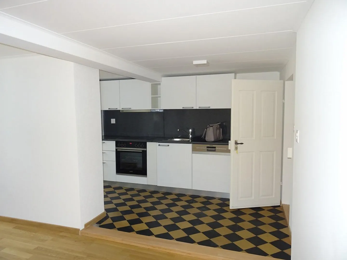 Appartamento 2.5 camere affascinante - Foto 2 di 8