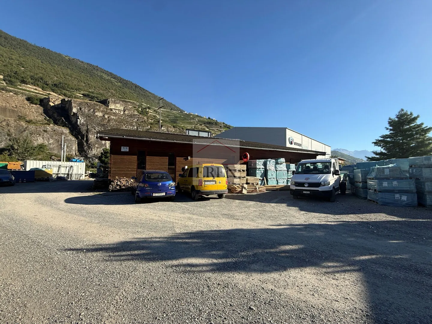 Capannone industriale + annesso in vendita a Saint-Léonard - Foto 3 di 5