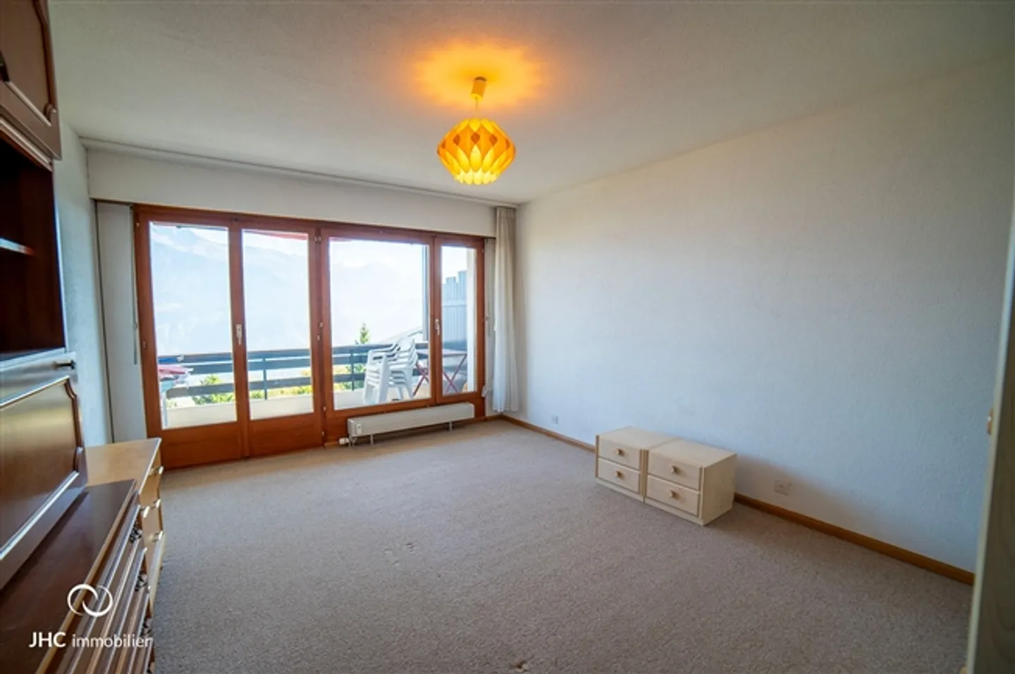 Charming 2.5-room apartment with panoramic views in Randogne - Photo 7 of 8