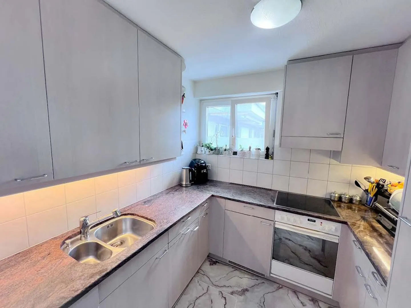 Central 4.5-room penthouse apartment with breathtaking views of the lake - Photo 9 of 10