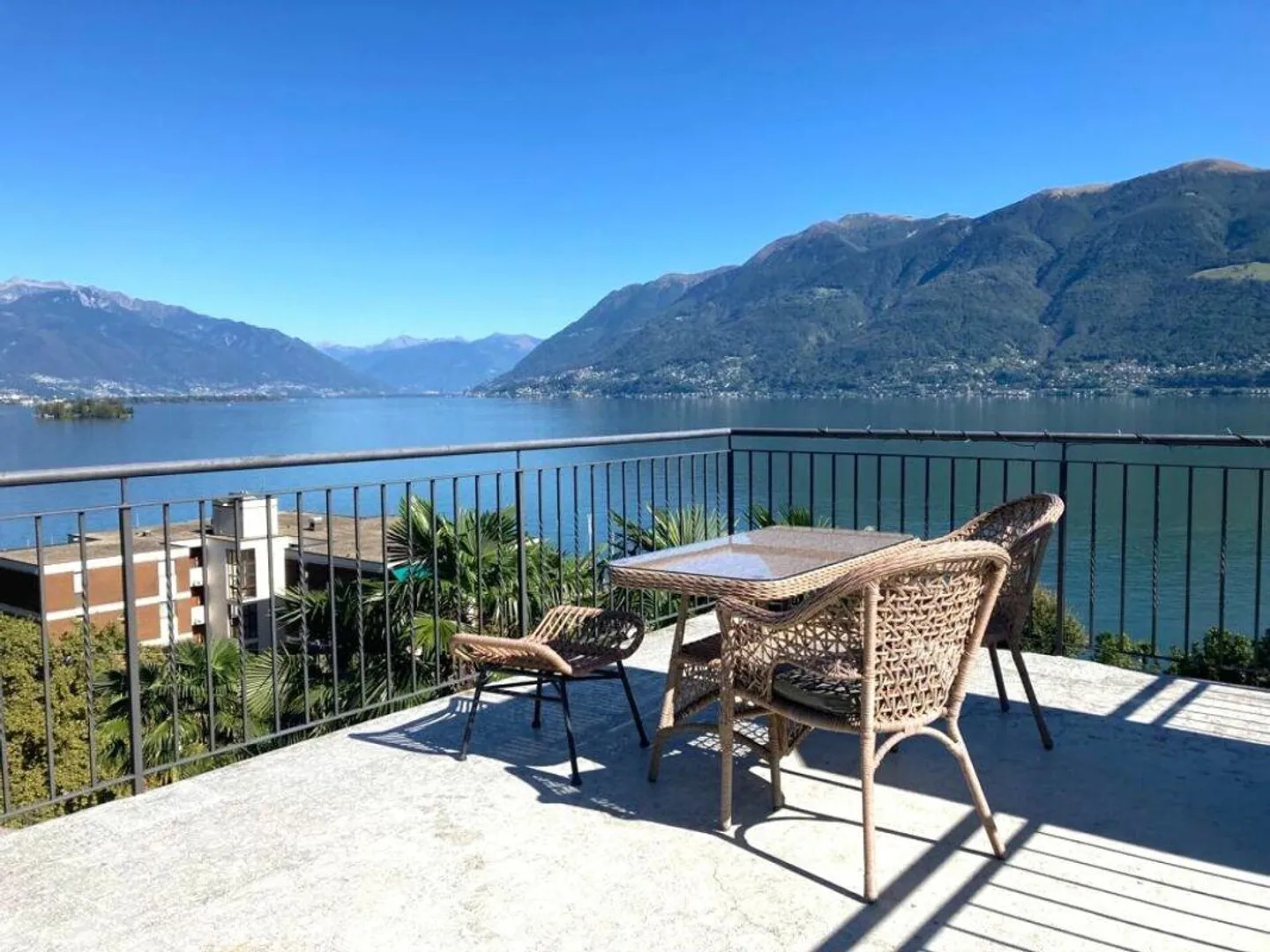 2.5 locali mansardato con terrazza vista lago - Foto 1 di 6