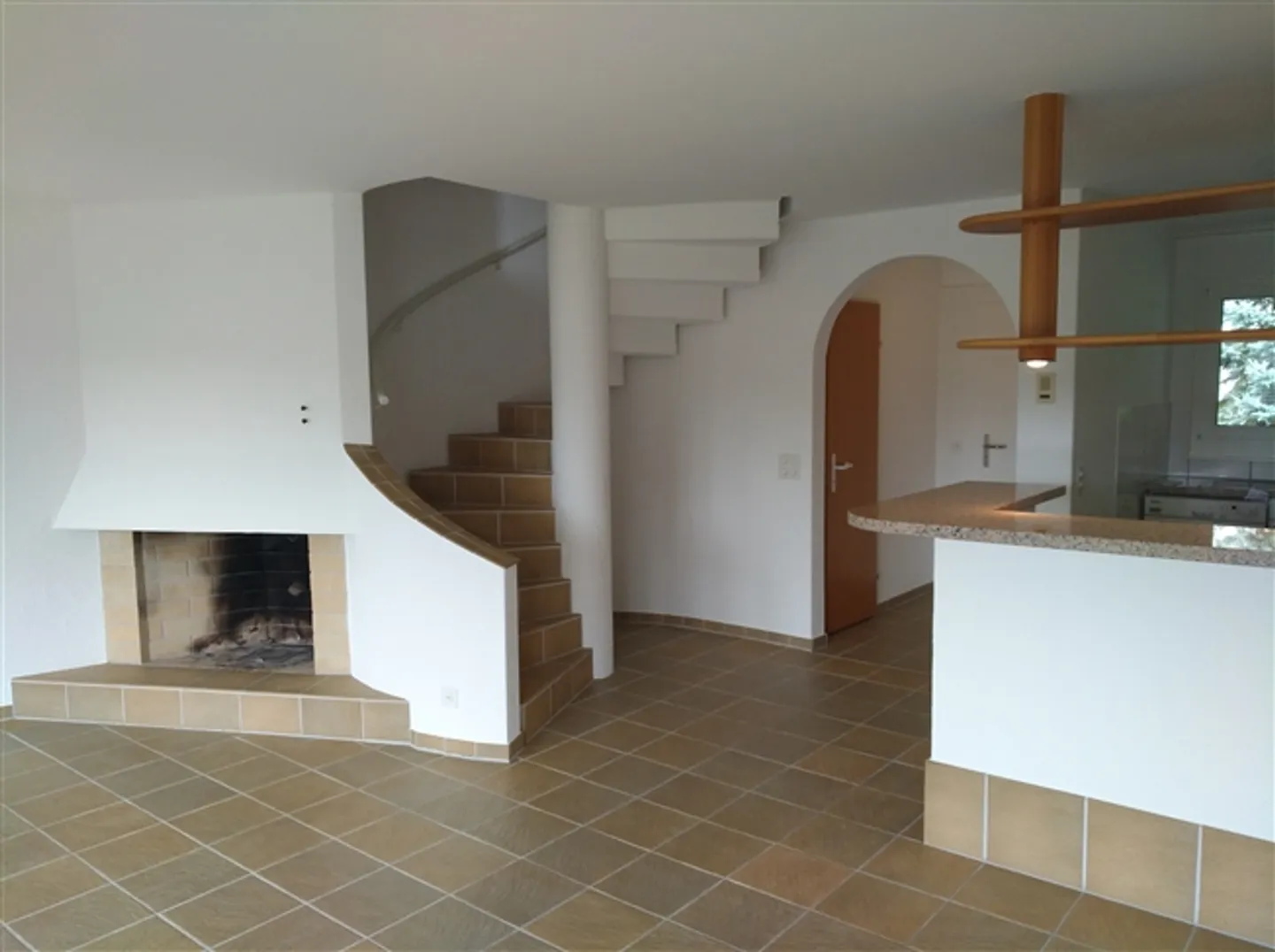 Appartement en duplex spacieux à louer à Dürnten - Photo 3 sur 10