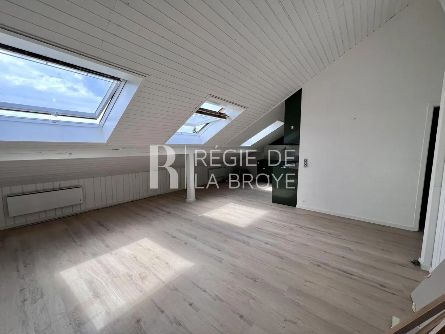 Renovated 2.5-room apartment in Murist - Photo 2 of 7