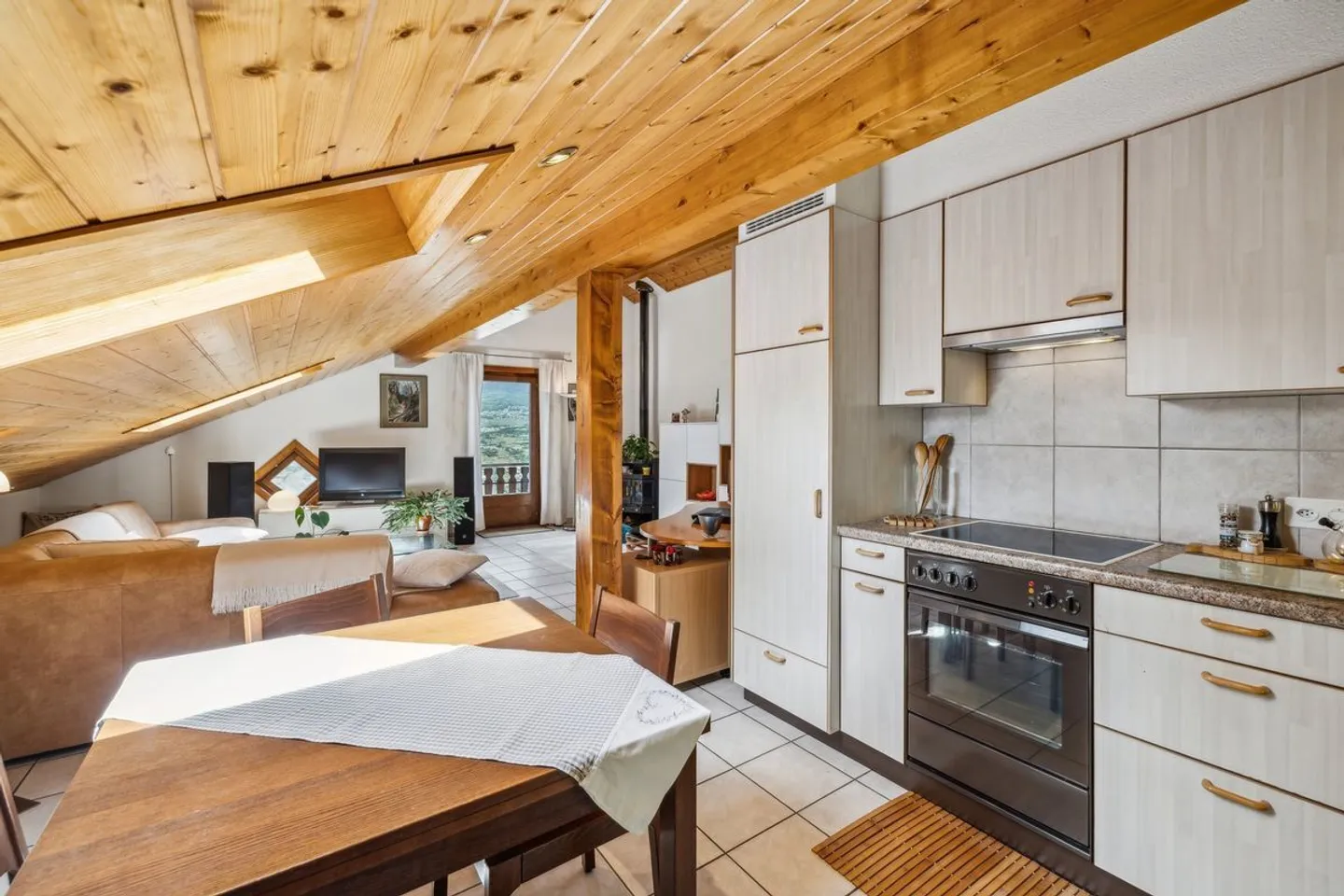 Joyau lumineux de 3,5 pièces baigné de soleil - Photo 3 sur 5