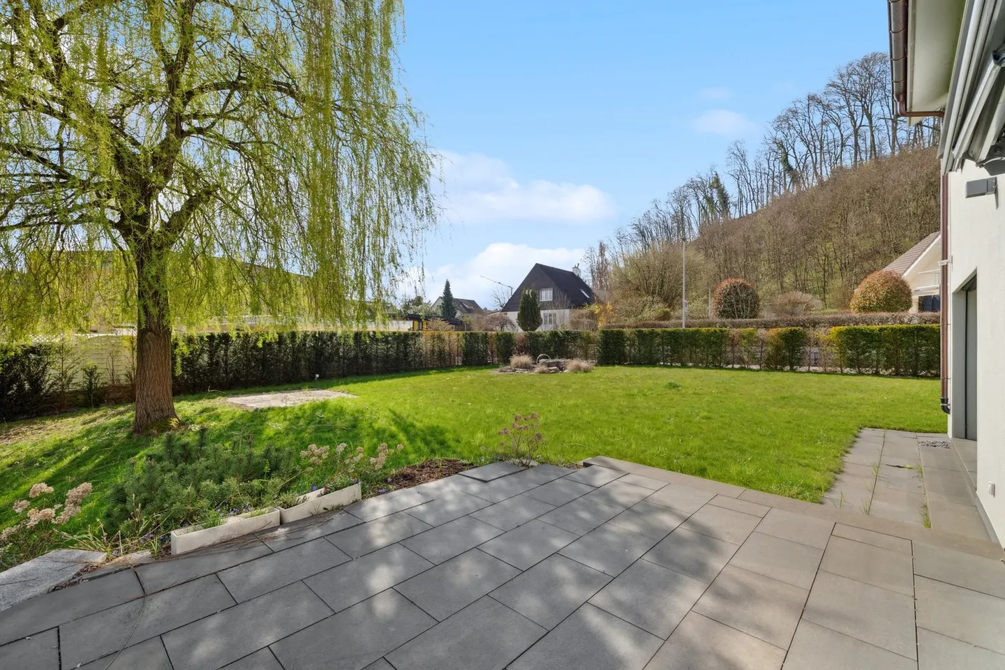 Maison individuelle modernisée avec cuisine de rêve et grand jardin – Wallbach - Photo 2 sur 26