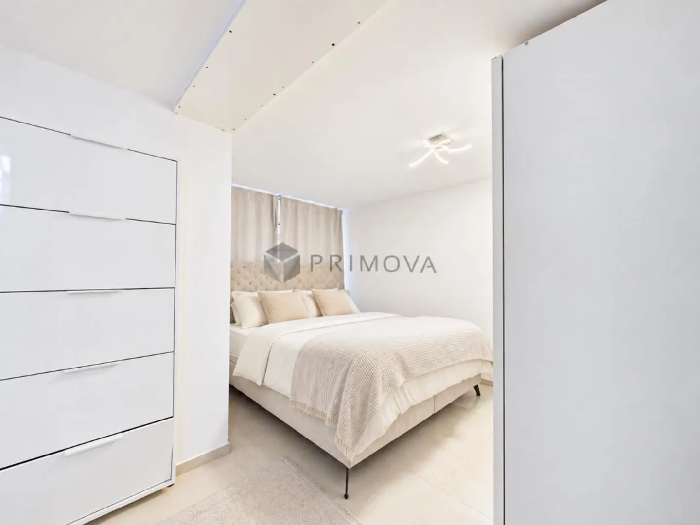 Freshly renovated row house with great attention to detail - Photo 4 of 11