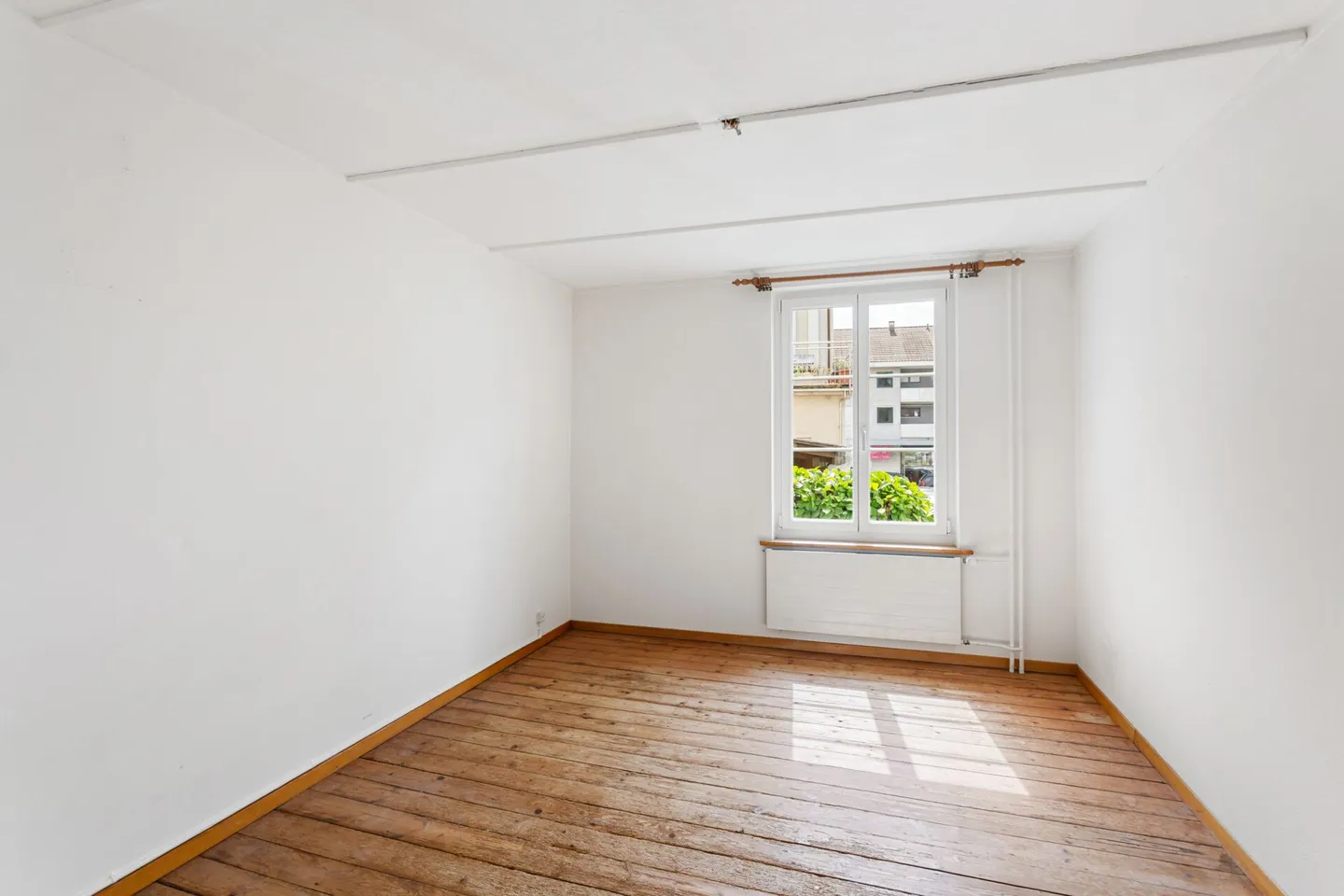 Renovation-Required 2-Family House in the Heart of Wülflingen - Photo 10 of 14