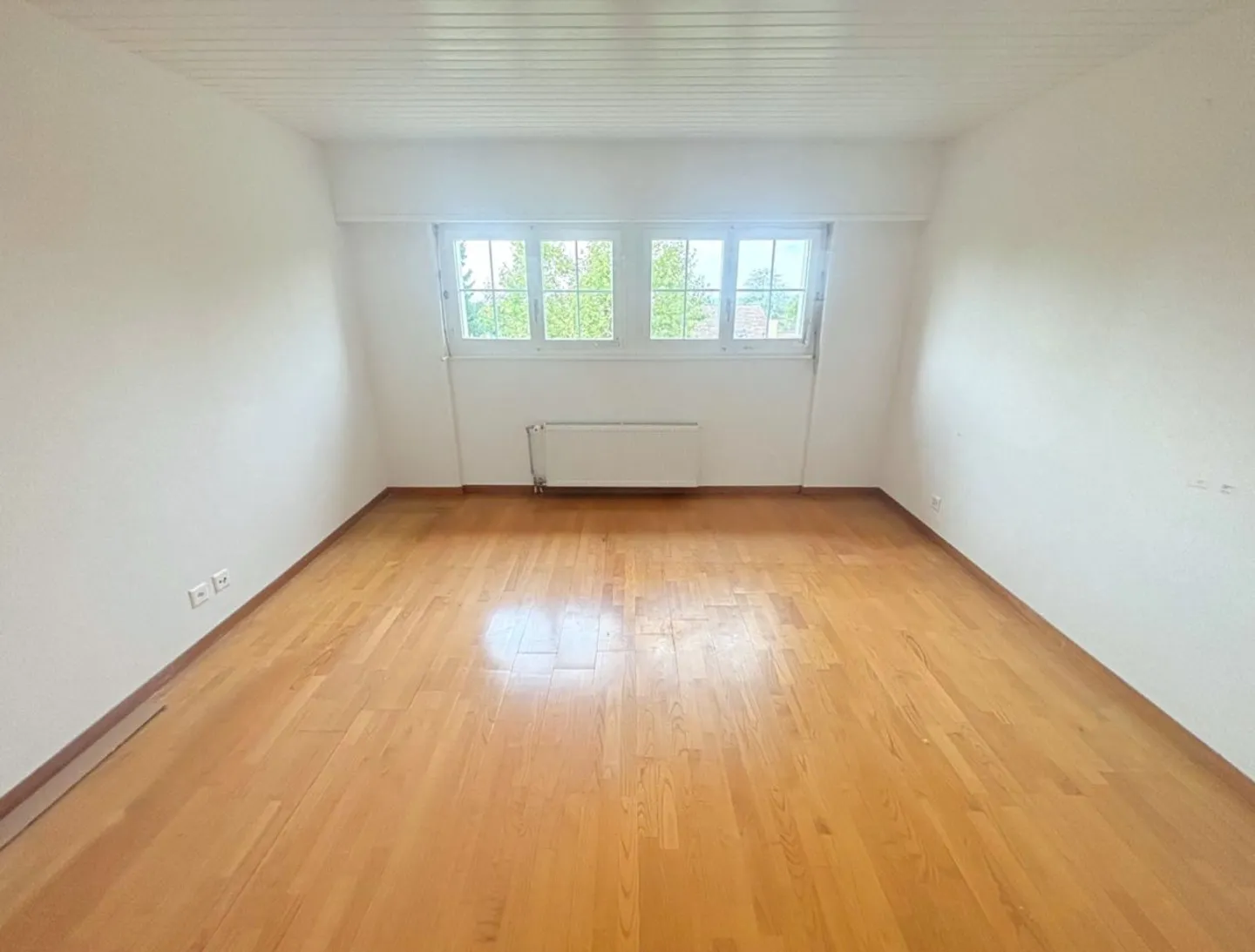 Charmanter renovierter Bungalow mit 5,5 Zimmern in absoluter Ruhe mit schöner Aussicht - Photo 8 sur 9