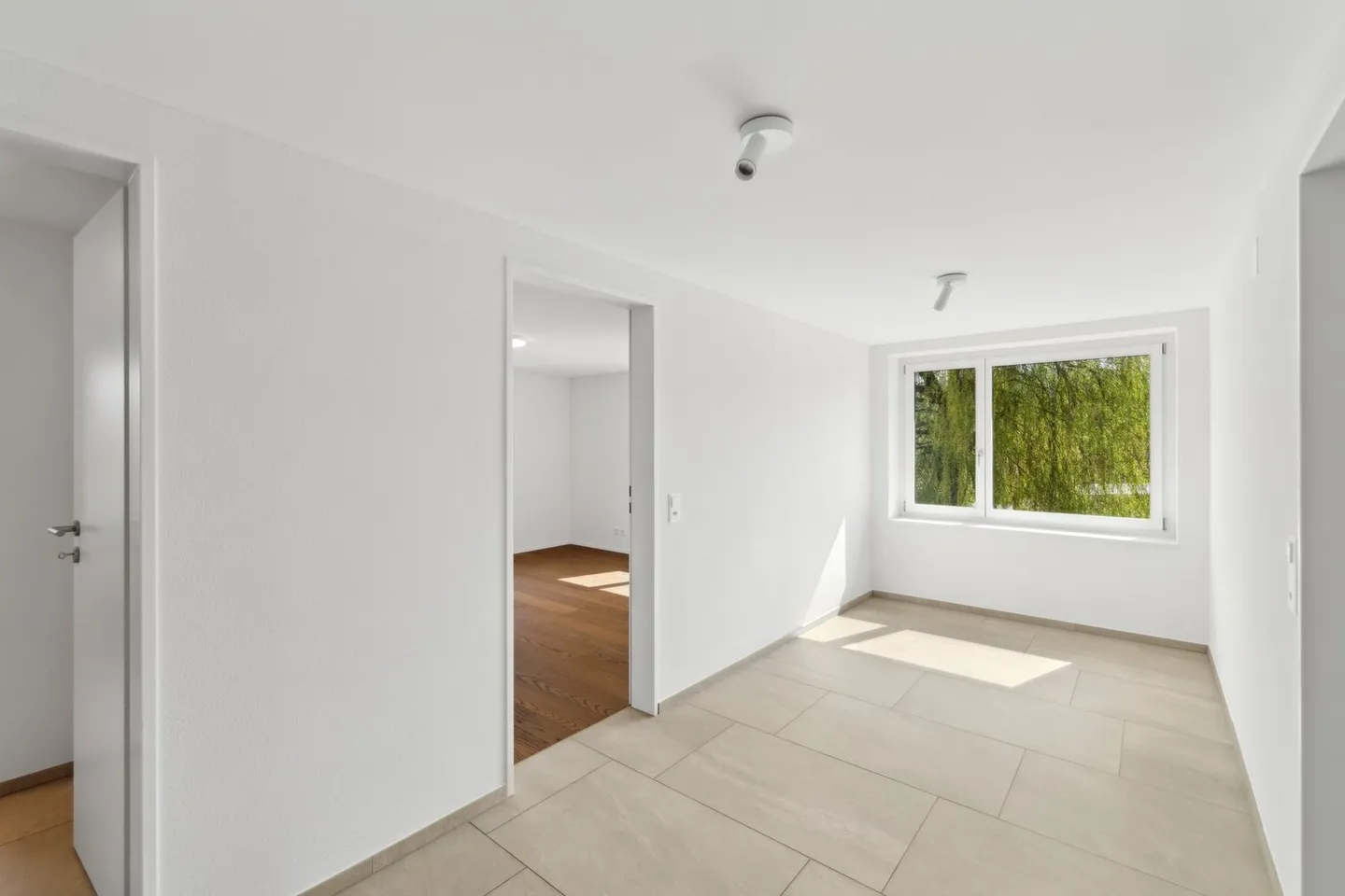 Maison individuelle modernisée avec cuisine de rêve et grand jardin – Wallbach - Photo 8 sur 26