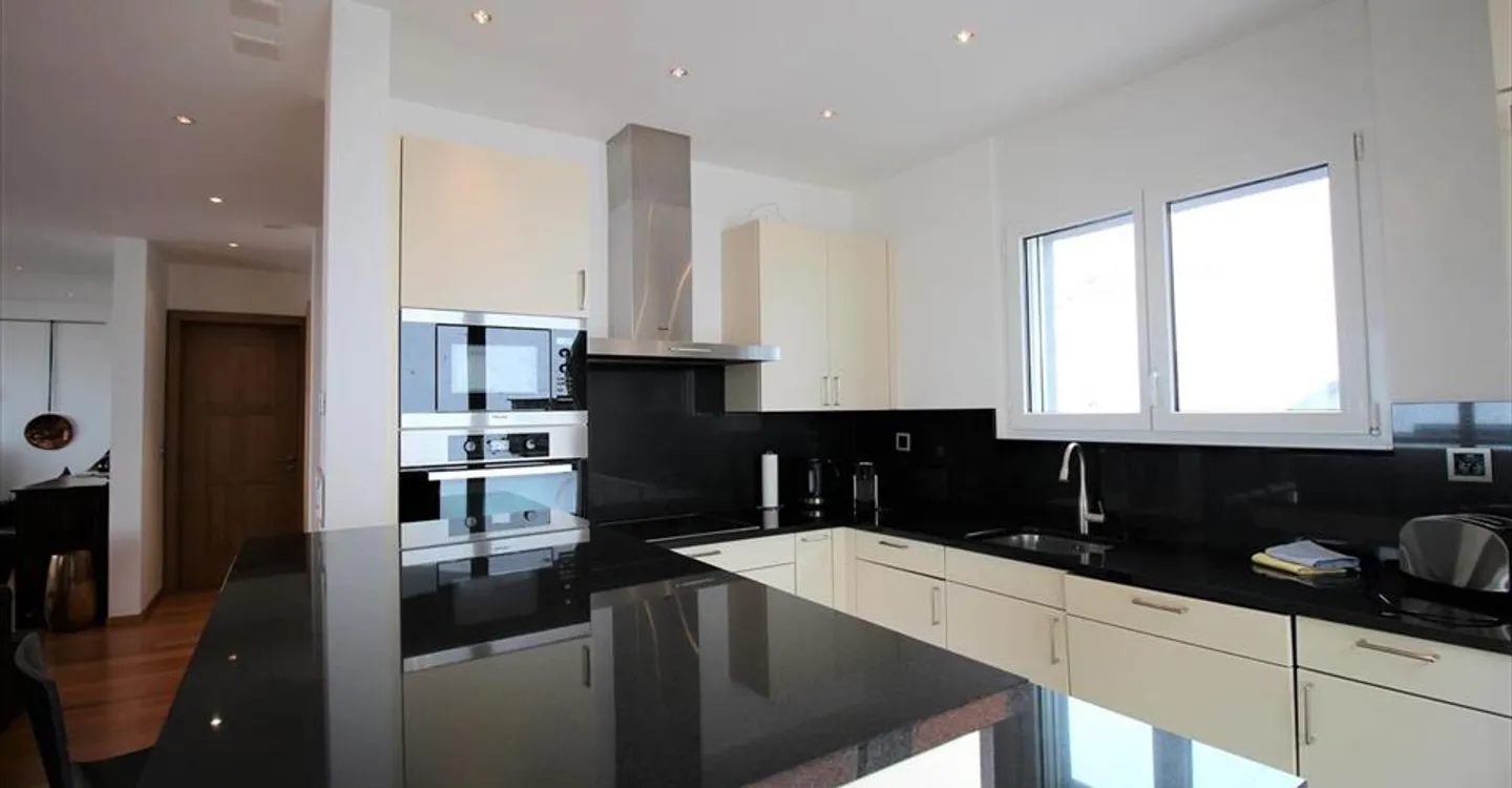 Luxury Chalet with Stunning Views - Photo 3 of 21