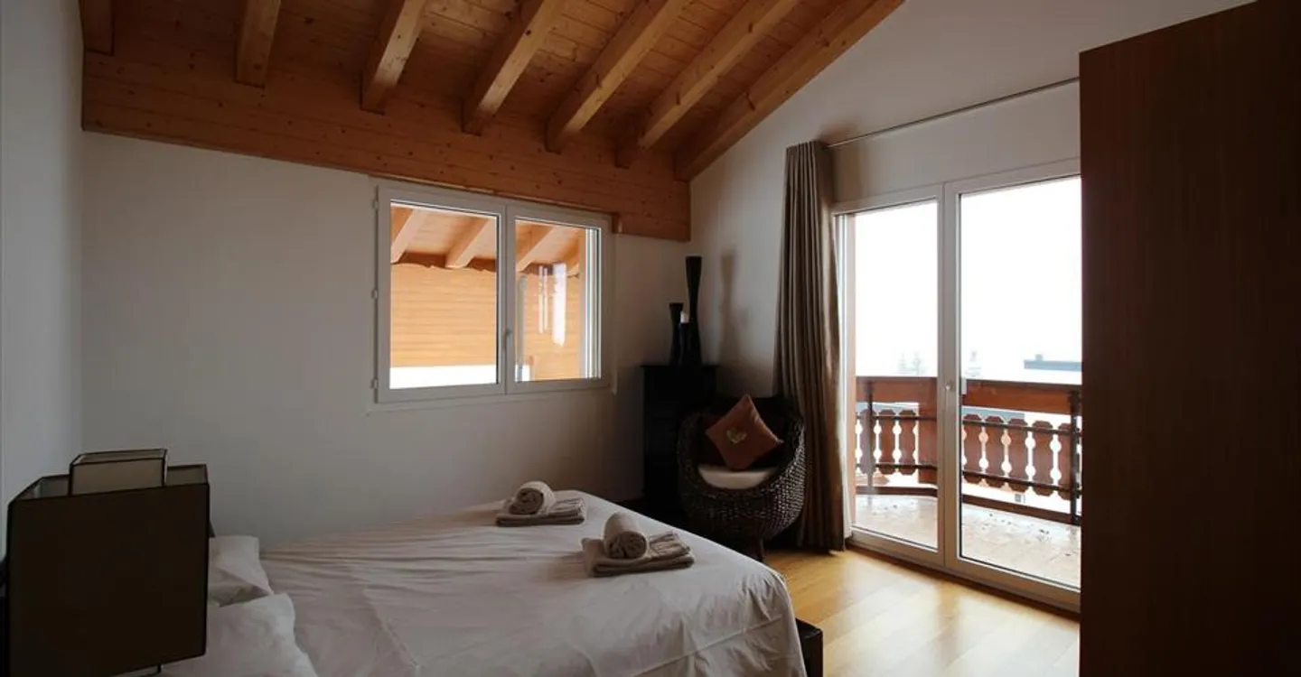 Luxury Chalet with Stunning Views - Photo 11 of 21