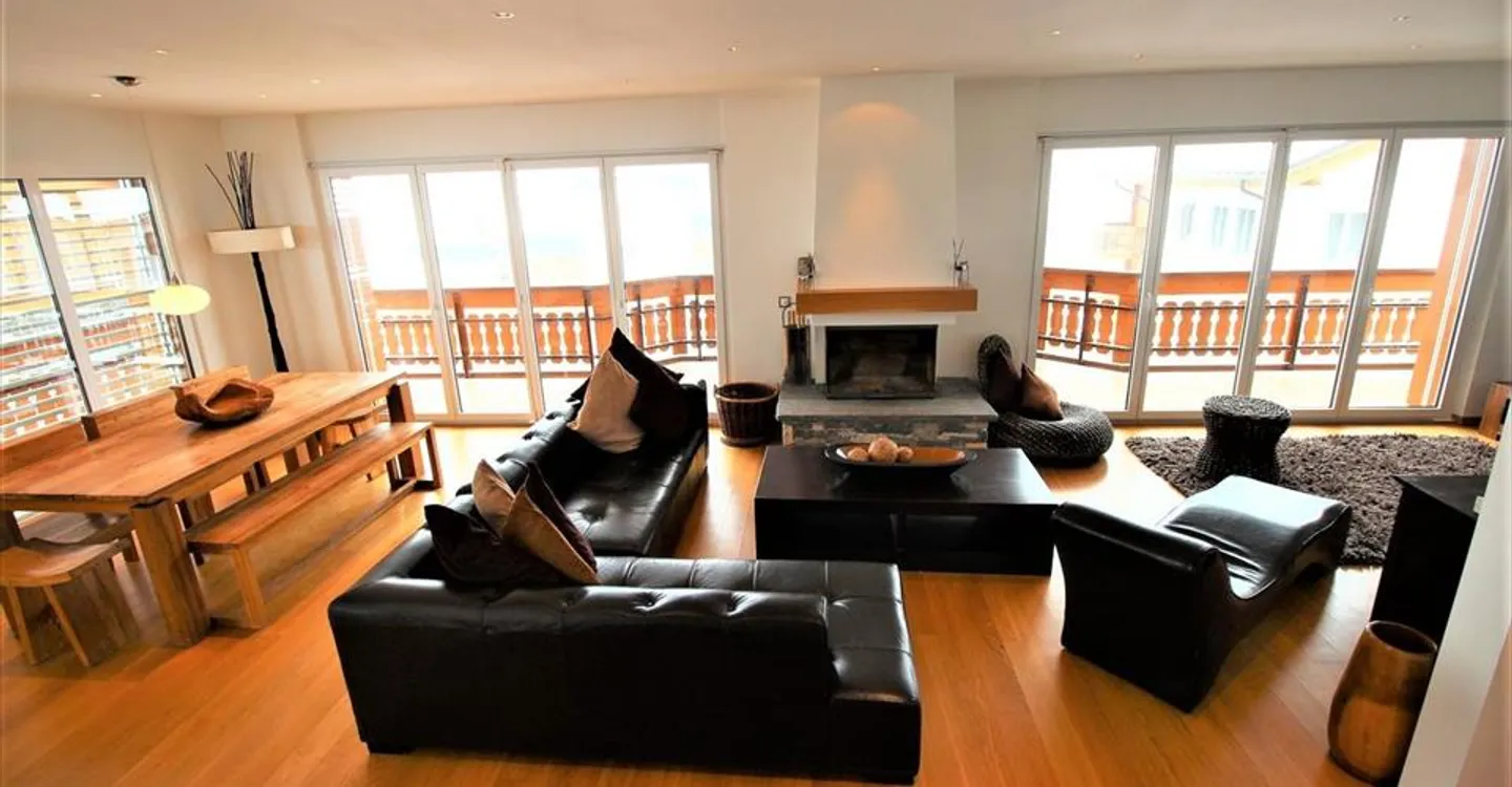 Luxury Chalet with Stunning Views - Photo 4 of 21