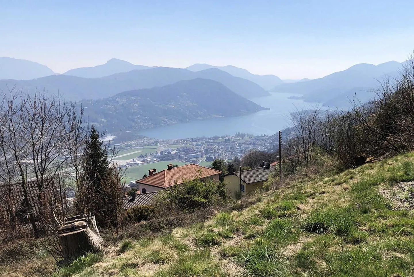 BAUBARES GRUNDSTÜCK R2 SEEBLICK MIT PROJEKT IN CADEMARIO - Foto 1 von 9