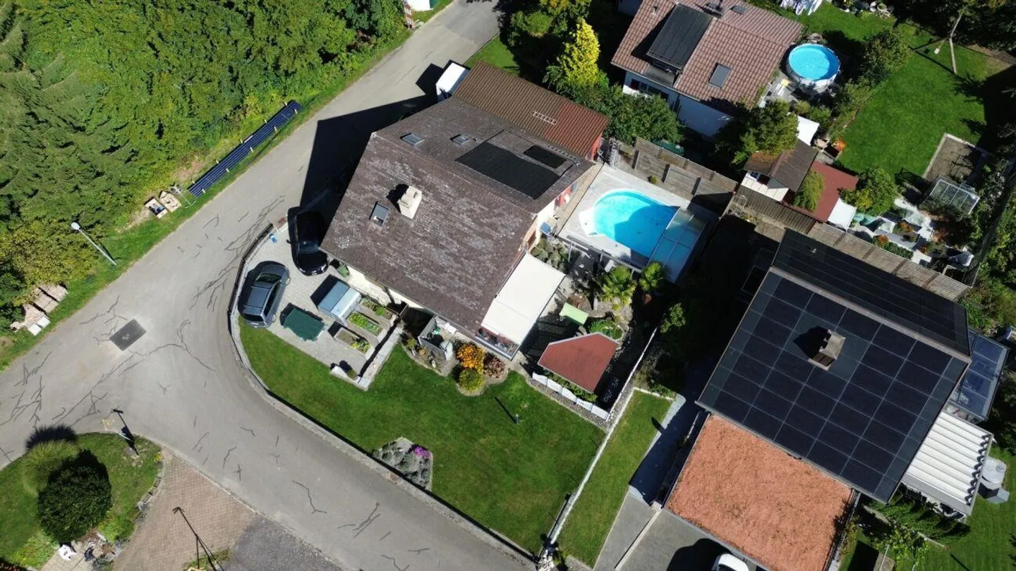 Vacanze a casa - Casa unifamiliare di 5,5 stanze con piscina e sauna - Foto 1 di 12