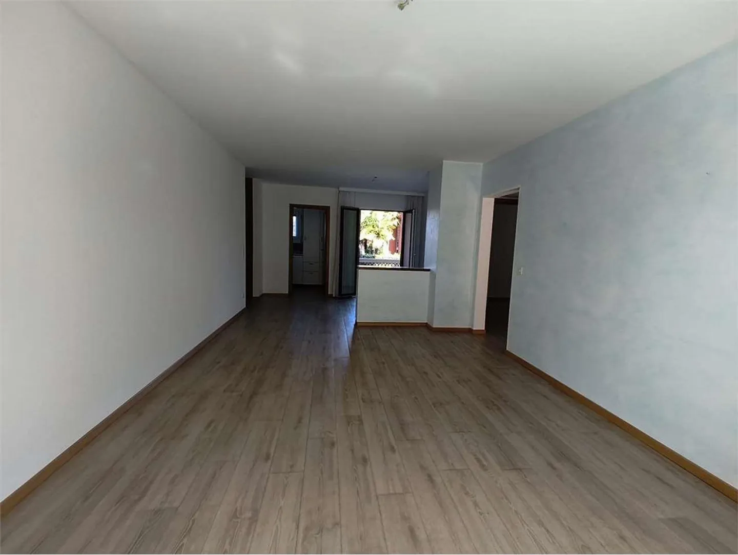 Caslano - Ampio appartamento di 3,5 locali al piano terra con giardino - A pochi passi - Foto 9 di 11