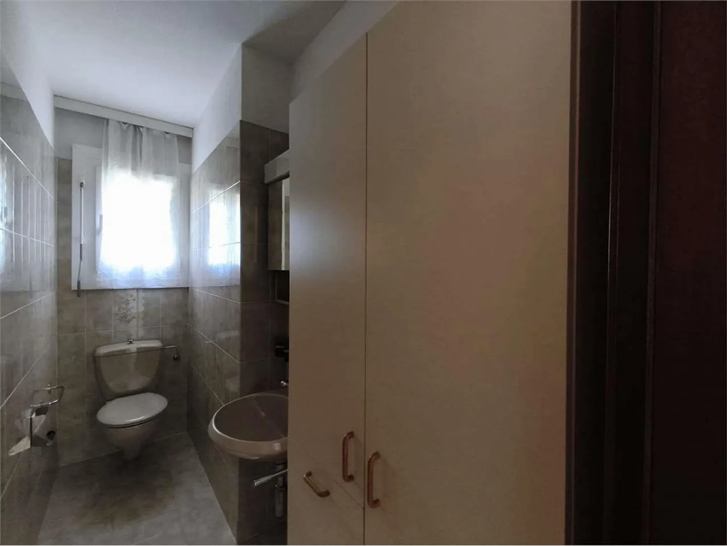 Caslano - Ampio appartamento di 3,5 locali al piano terra con giardino - A pochi passi - Foto 7 di 11