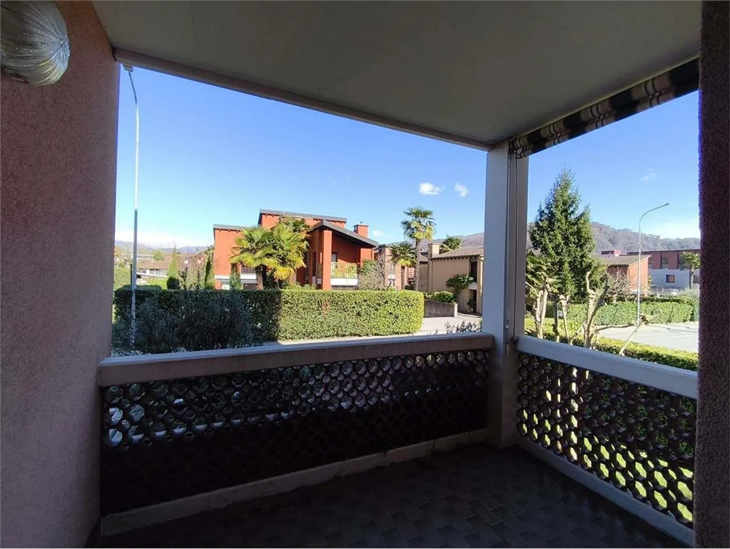 Caslano - Ampio appartamento di 3,5 locali al piano terra con giardino - A pochi passi - Foto 8 di 11