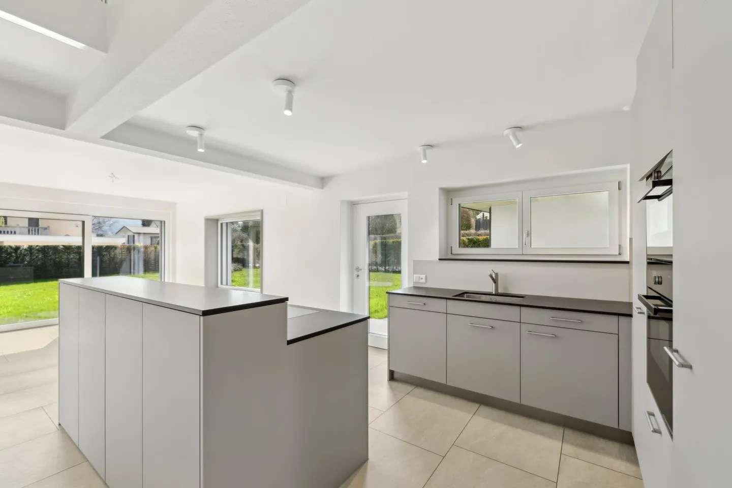 Maison individuelle modernisée avec cuisine de rêve et grand jardin – Wallbach - Photo 14 sur 26