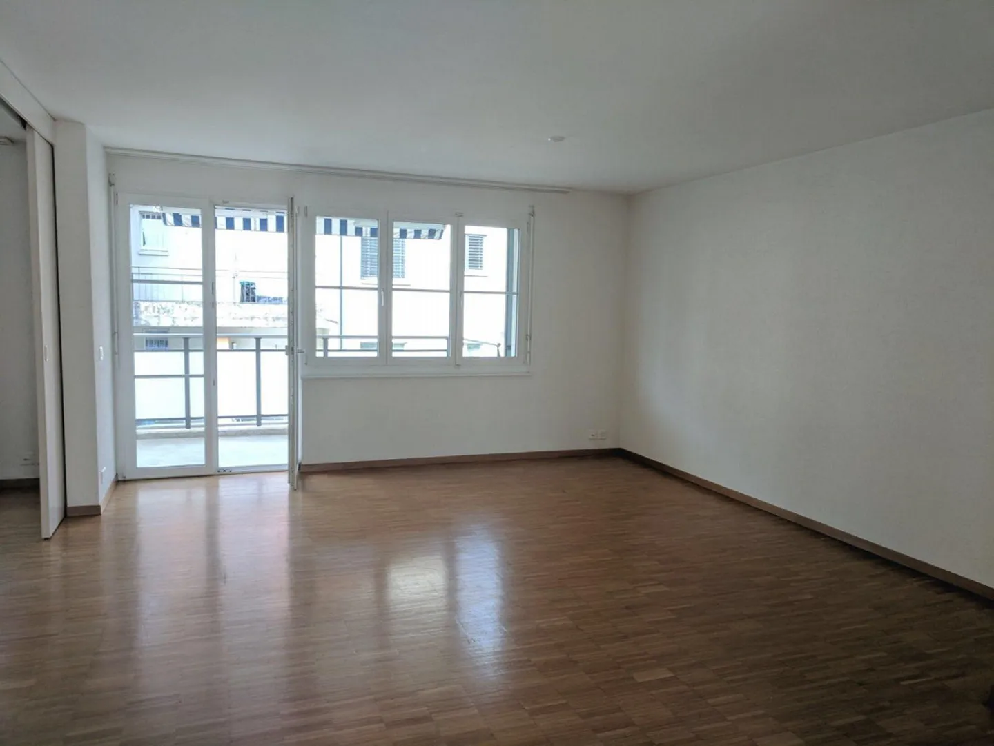 Appartamento 4.5 stanze a Pfungen - Foto 3 di 11