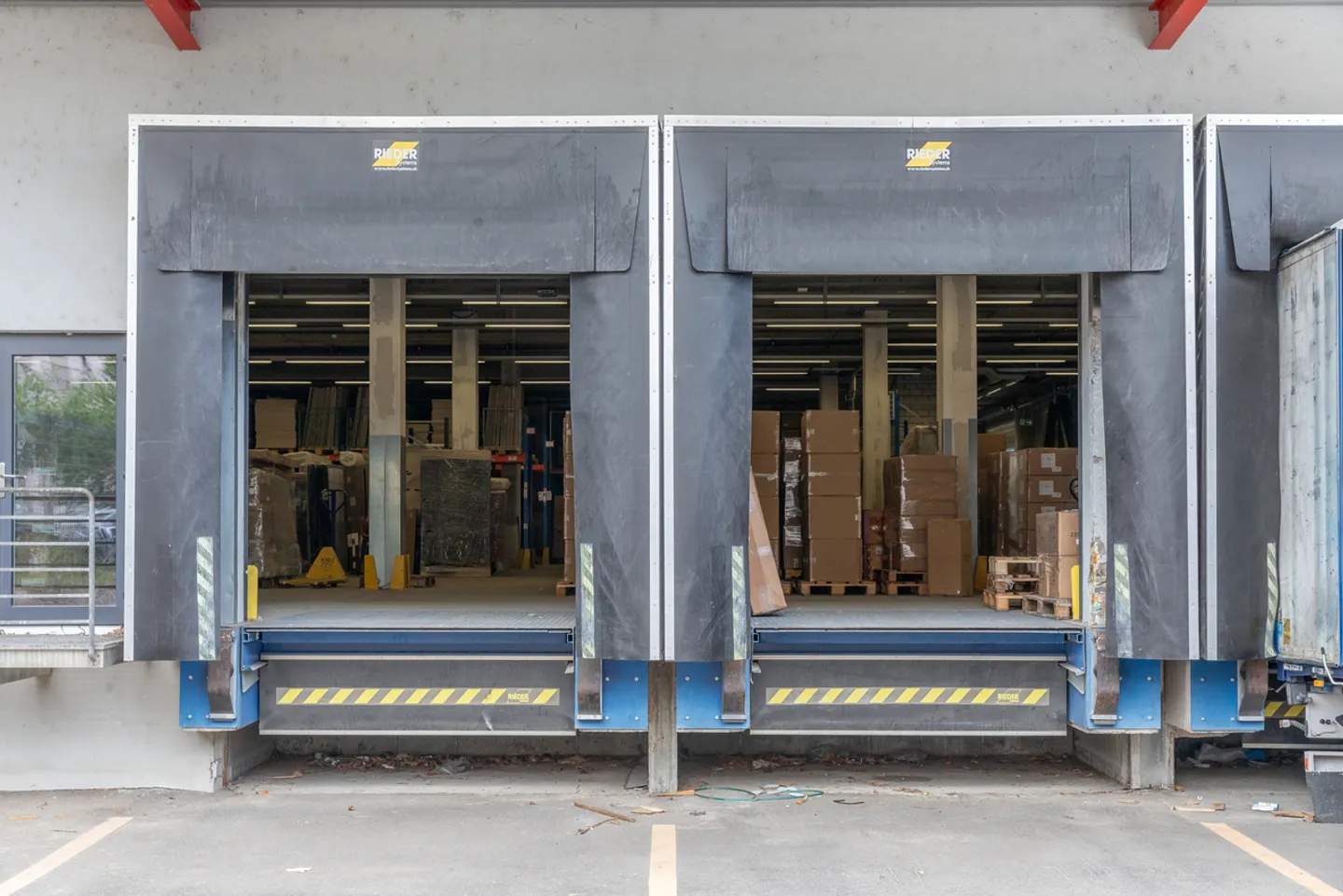 RARE! Storage space from 3,000 m² in the center of Geneva - Photo 4 of 17