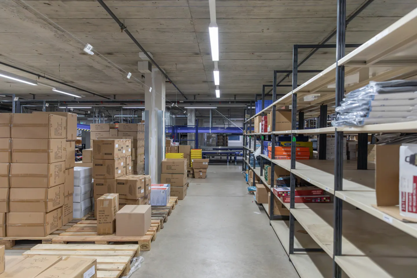 RARE! Storage space from 3,000 m² in the center of Geneva - Photo 6 of 17