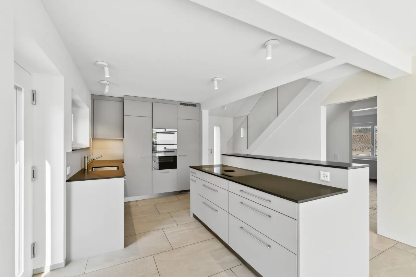 Maison individuelle modernisée avec cuisine de rêve et grand jardin – Wallbach - Photo 15 sur 26