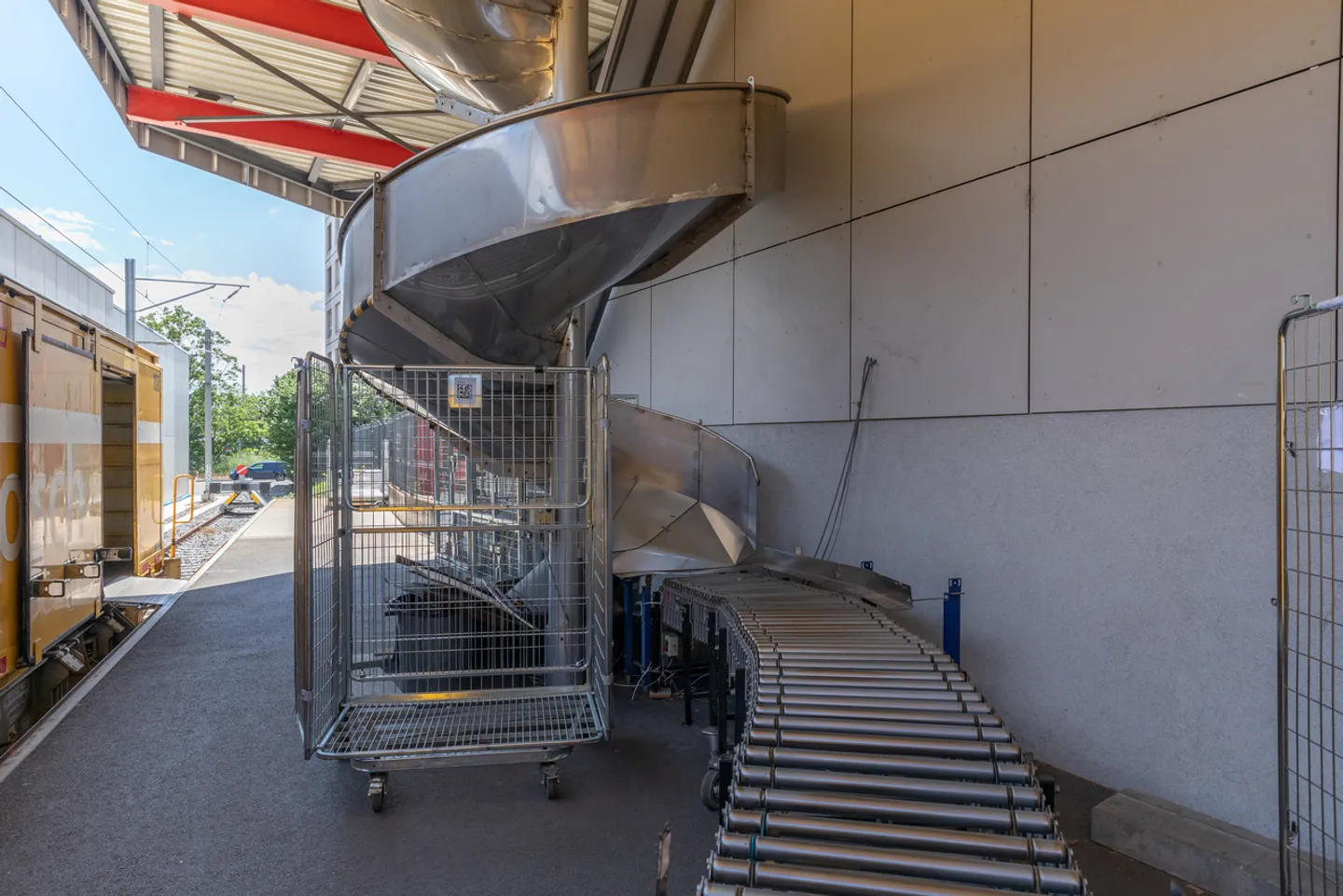 RARE! Storage space from 3,000 m² in the center of Geneva - Photo 9 of 17