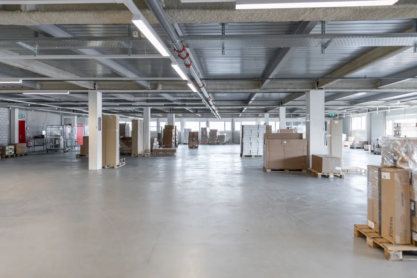 RARE! Storage space from 3,000 m² in the center of Geneva - Photo 10 of 17