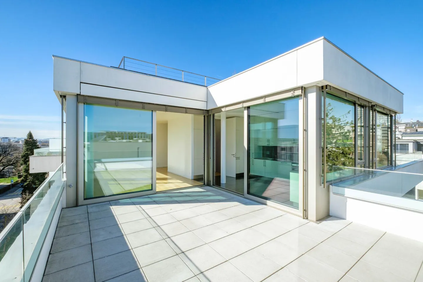 Very nice attic apartment near the Nations - Photo 1 of 5