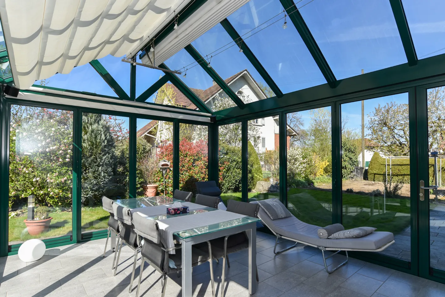 Charmantes Freistehendes Haus mit Garten - Foto 4 von 13