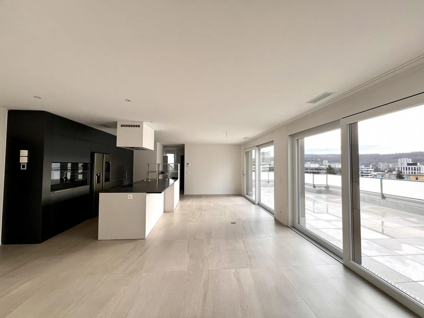 Spacious Penthouse Apartment - Photo 1 of 8