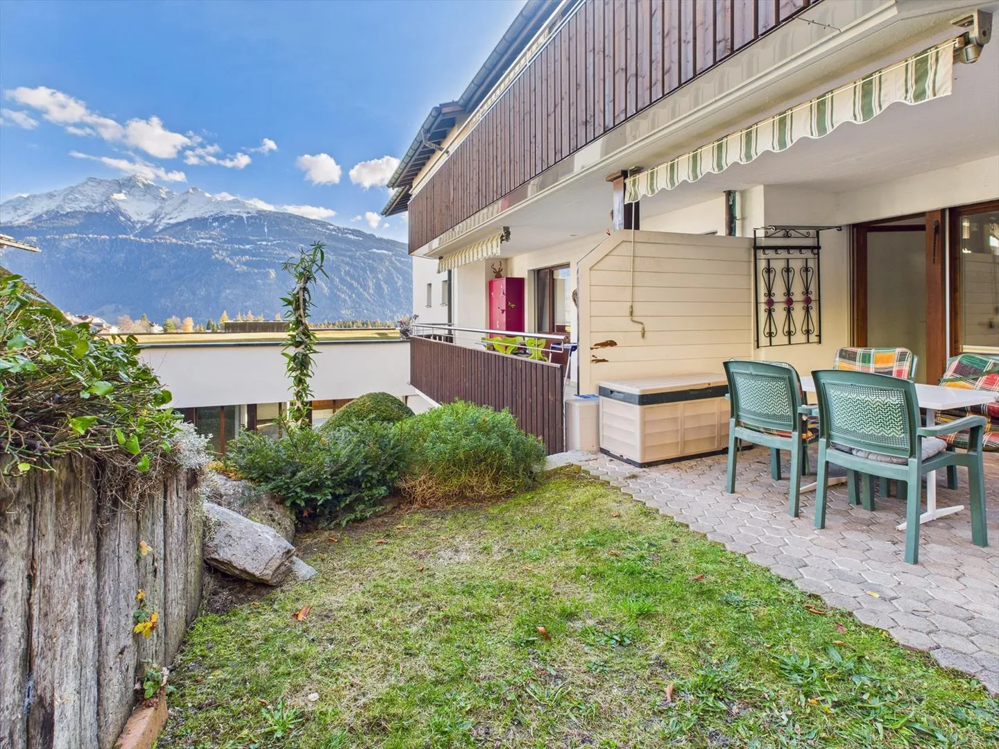 Living with a View – Charming 2.5-Room Apartment with Large Garden Terrace and Mountain View in Laax Village - Photo 1 of 13