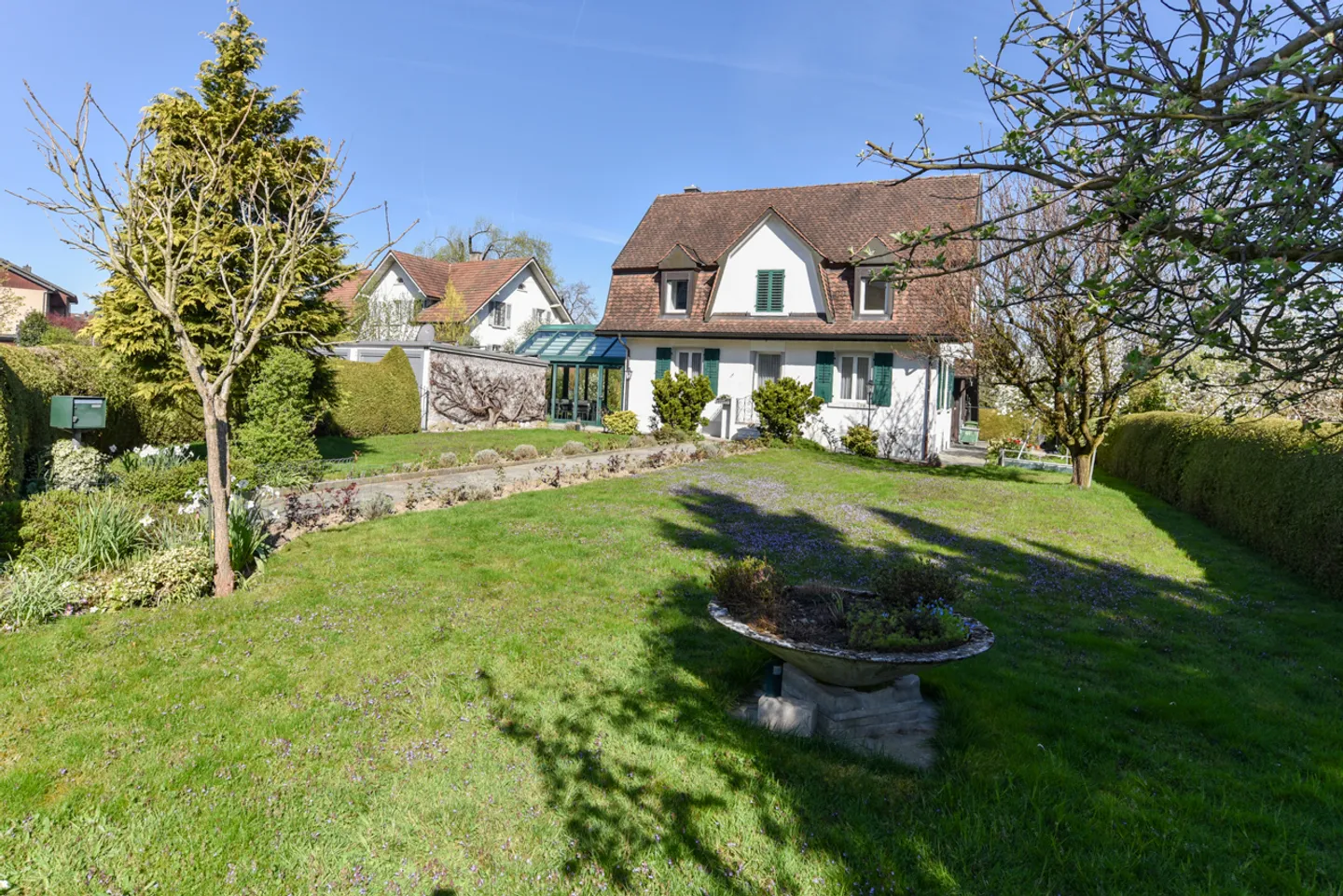 Charmantes Freistehendes Haus mit Garten - Foto 12 von 13