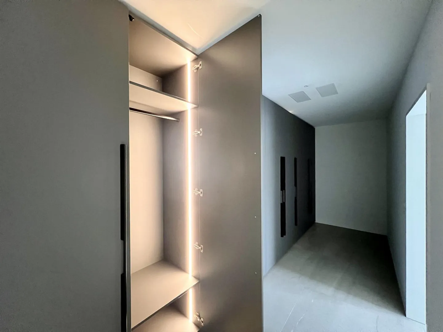 Spacious Penthouse Apartment - Photo 4 of 8