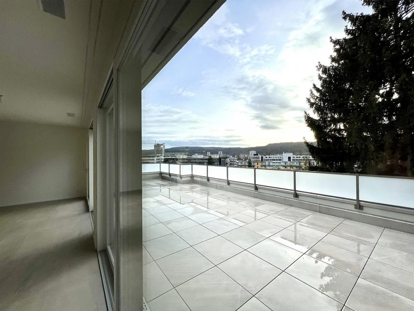 Spacious Penthouse Apartment - Photo 8 of 8