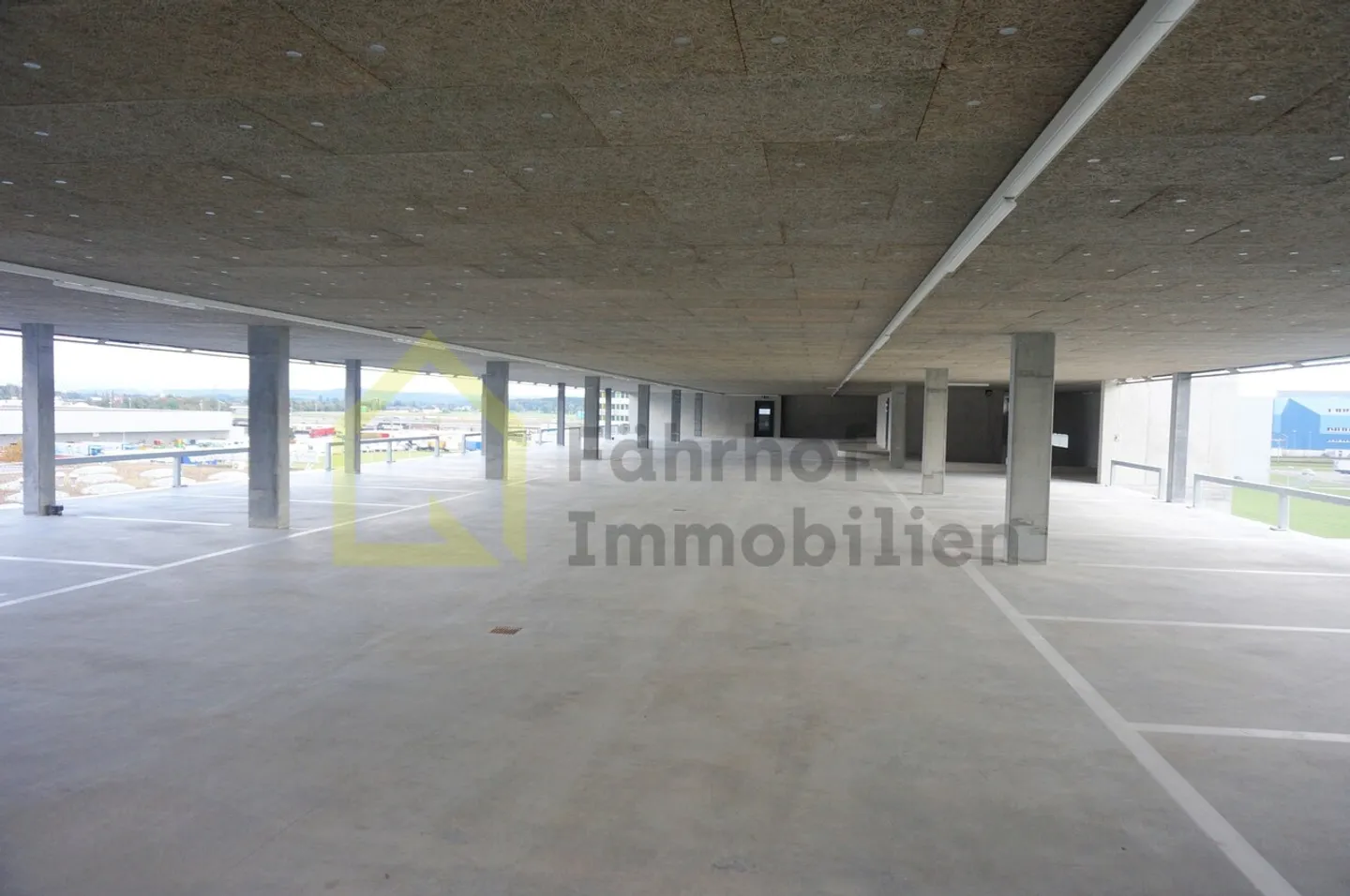 Car - Parking spaces in parking garage (Charging stations for e-mobility available) - Photo 5 of 8