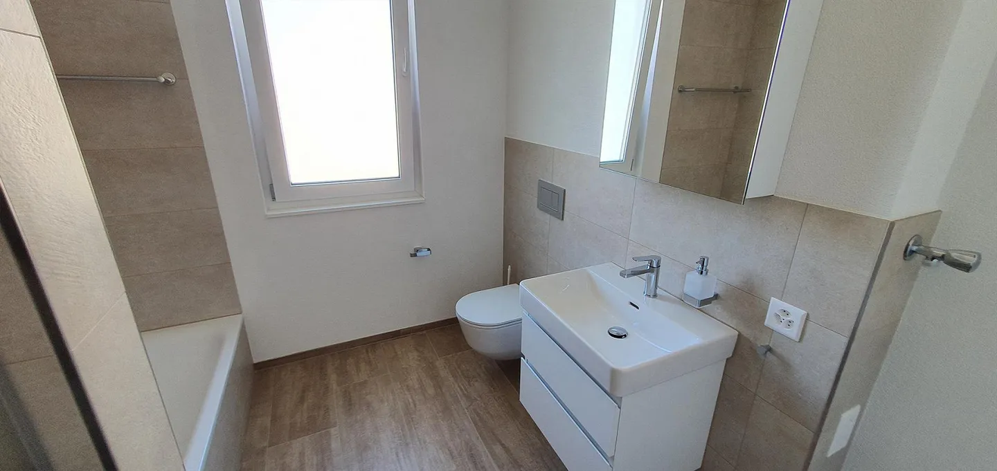 Nouvel appartement en penthouse lumineux de 3,5 pièces avec terrasse - Photo 5 sur 8