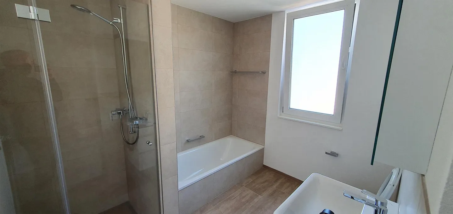 Nouvel appartement en penthouse lumineux de 3,5 pièces avec terrasse - Photo 6 sur 8