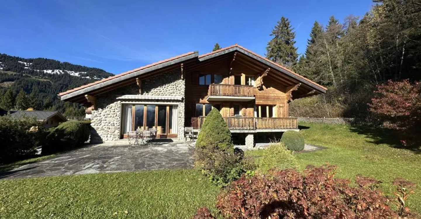 Chalet di 9 stanze, vicino al centro - Foto 1 di 12
