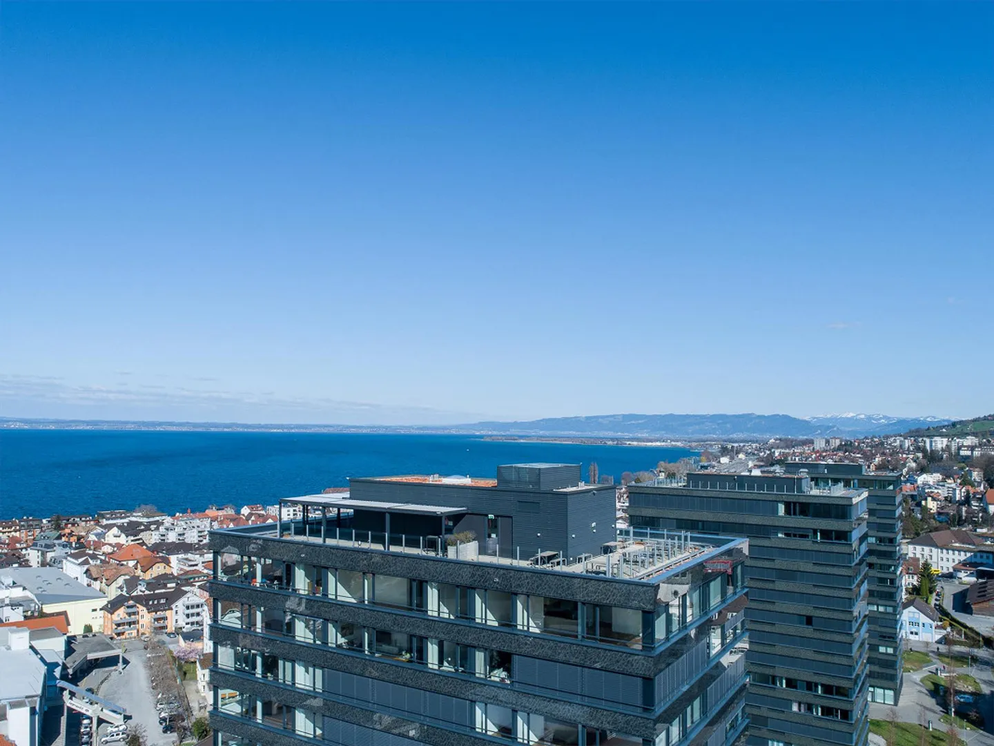 Lever de soleil et vue latérale sur le lac - Photo 1 sur 7