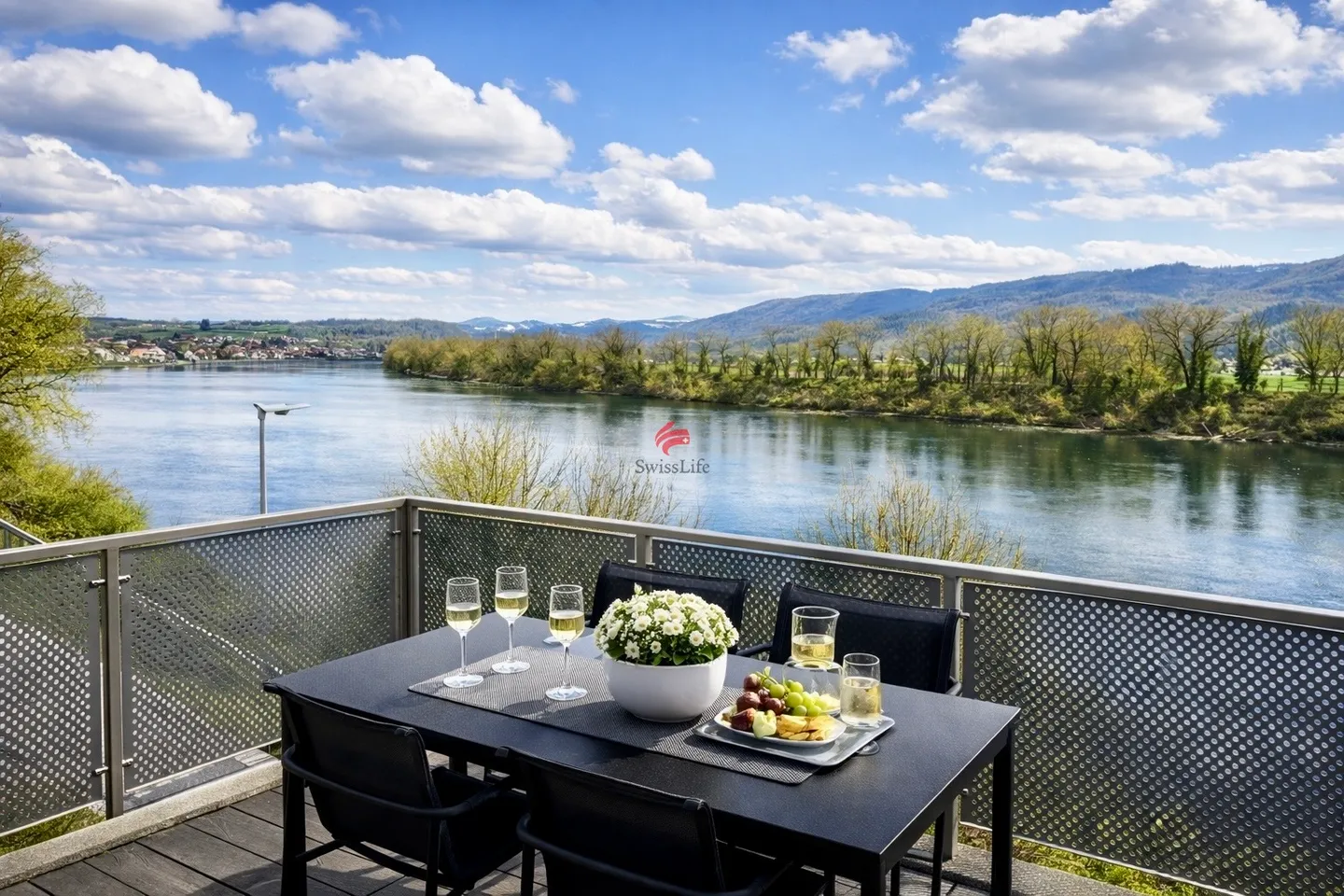 Modern Apartment with River View - Photo 2 of 13