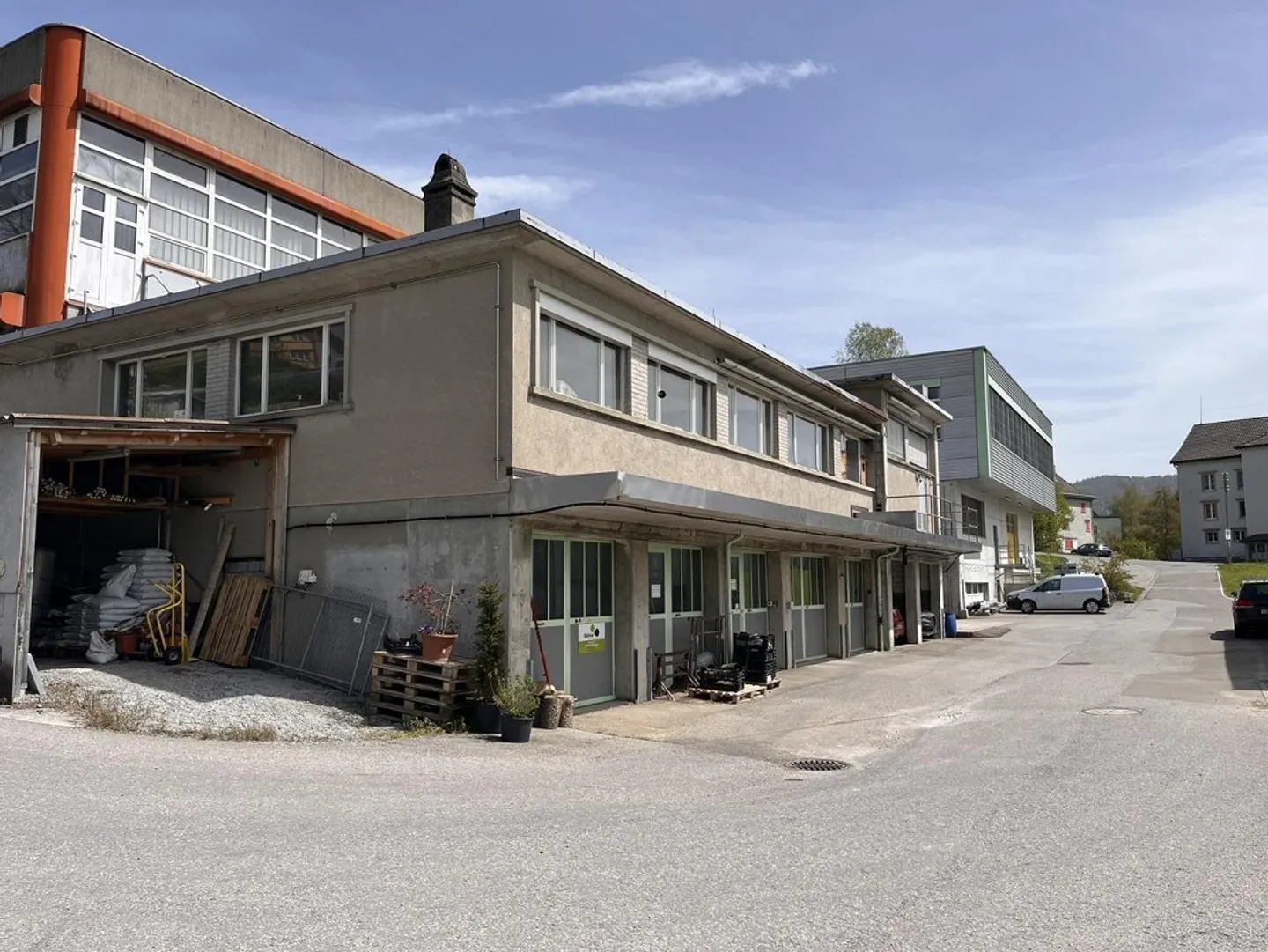 Attractive commercial/manufacturing spaces for rent - Photo 3 of 3